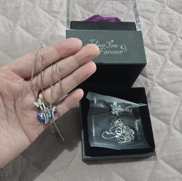 Butterfly Neclace In Purple Rose Display Box - Picture 7 of 7